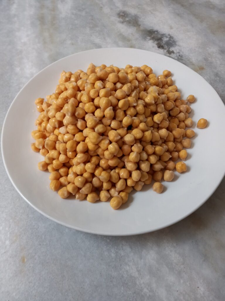 a plate of soaked chickpeas. What are chickpeas guide post